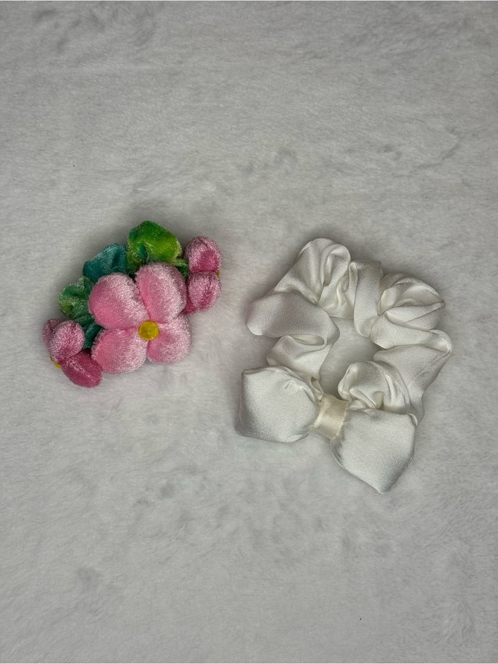Girls Floral & White Satin Bow Scrunchie Set